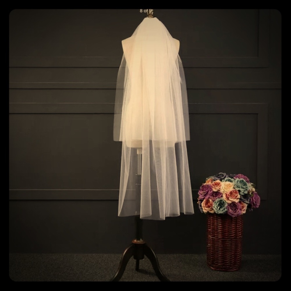 New beautiful 2 Tier bridal veil